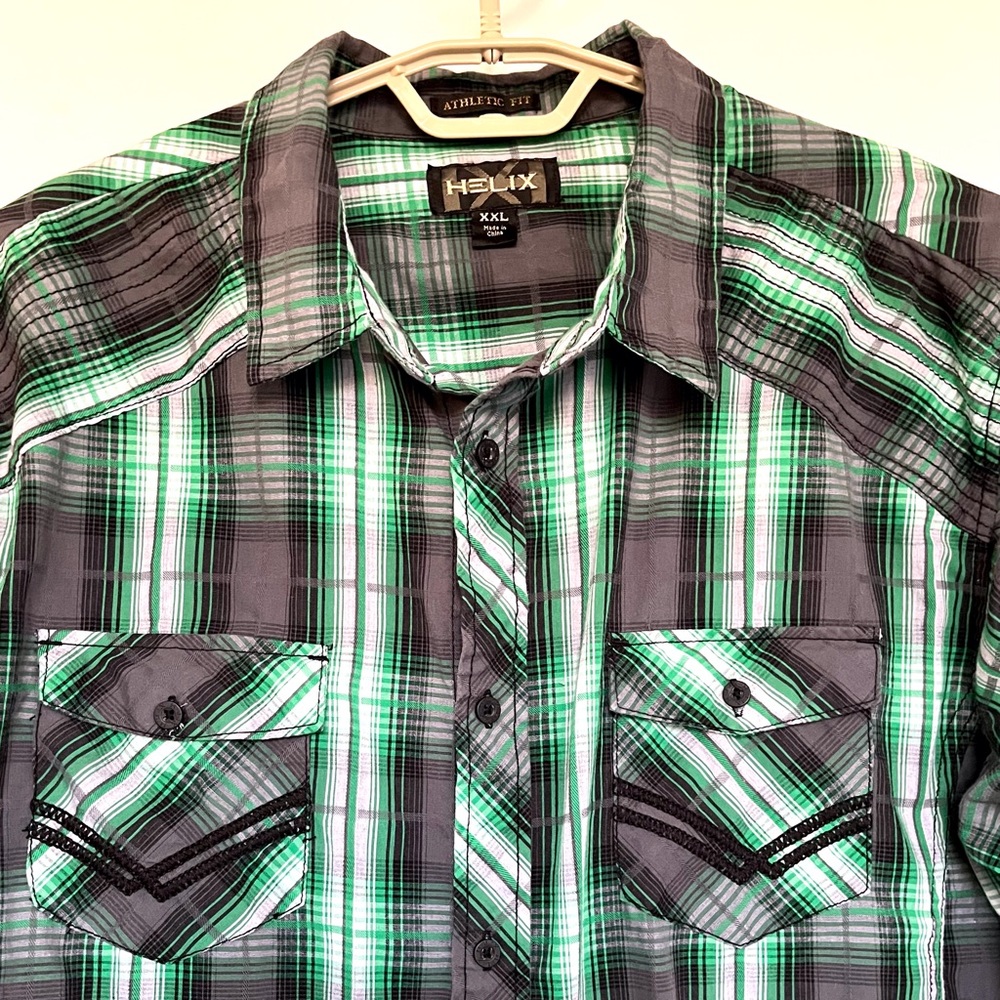 Helix Athletic Fit Men Long Sleeve Shirt 
XXL Blue Plaid Tab Sleeves Button Down